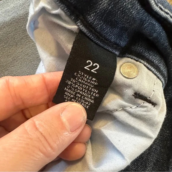 Celebrity Pink distressed raw hem skinny jeans size 22 - Picture 8 of 10